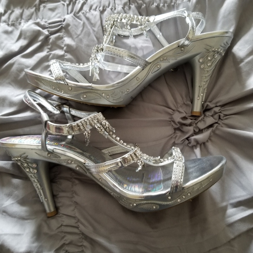 Shoes - Picture 4 of 4